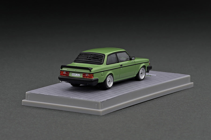 1:64 Tarmac Works  Volvo 242 Custom Green Limited Edition T64R-050-GRN